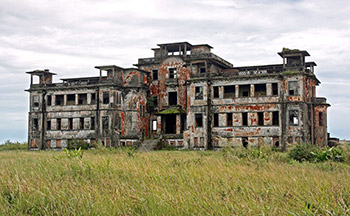 Le Bokor Palace in 2000